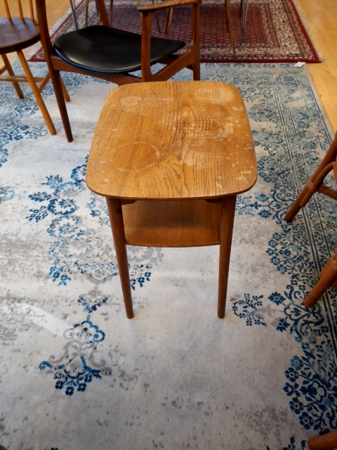 Smukt sidebord i teak